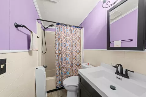 Bath - 8511 Fig Tree Ln, Roscoe, IL 61073 photo 3 of 3