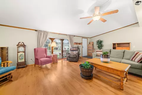Living - 8511 Fig Tree Ln, Roscoe, IL 61073 photo 3 of 3