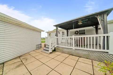 Exterior - 8511 Fig Tree Ln, Roscoe, IL 61073 photo 3 of 8