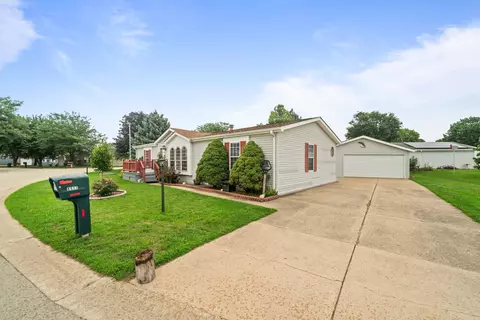 8511 Fig Tree Ln, Roscoe, IL 61073