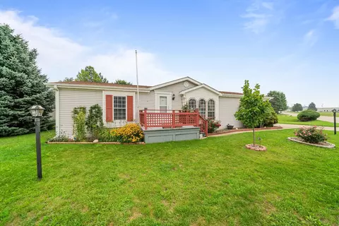 Exterior - 8511 Fig Tree Ln, Roscoe, IL 61073 photo 8 of 8