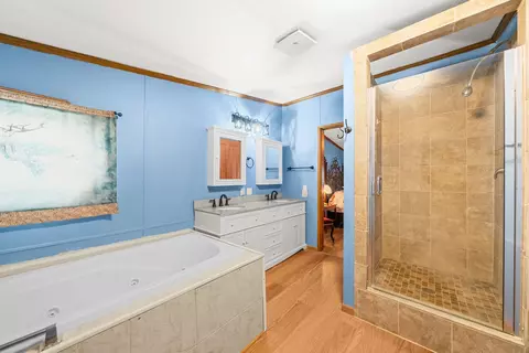 Bath - 8511 Fig Tree Ln, Roscoe, IL 61073 photo 2 of 3