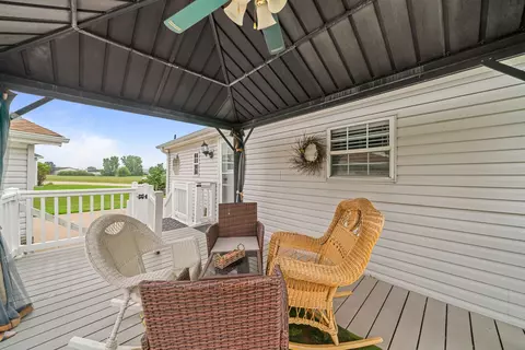 Exterior - 8511 Fig Tree Ln, Roscoe, IL 61073 photo 2 of 8