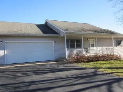 798 Gainsboro Rd, Lake Summerset, IL 61019