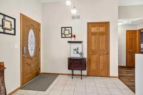 Entry Way - 11074 Lemon Grass Ln, Roscoe, IL 61073 photo 4 of 10