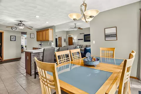 Dining - 11074 Lemon Grass Ln, Roscoe, IL 61073 photo 2 of 3