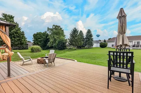 Exterior - 11074 Lemon Grass Ln, Roscoe, IL 61073 photo 7 of 12