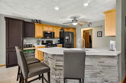 Kitchen - 11074 Lemon Grass Ln, Roscoe, IL 61073 photo 2 of 7