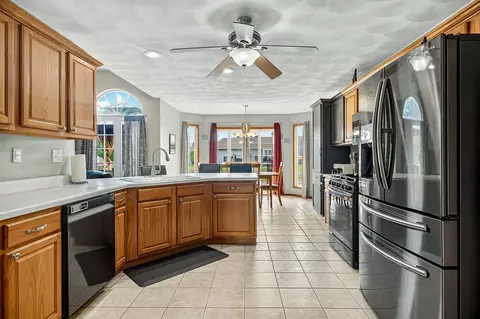 Kitchen - 11074 Lemon Grass Ln, Roscoe, IL 61073 photo 3 of 7