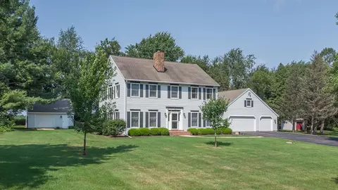 960 Woodside Ter, Freeport, IL 61032