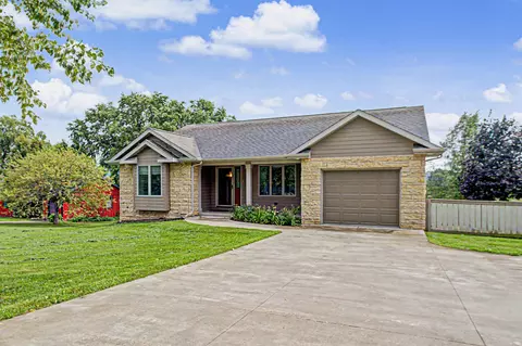 5 Beacon Trl, Galena, IL 61036