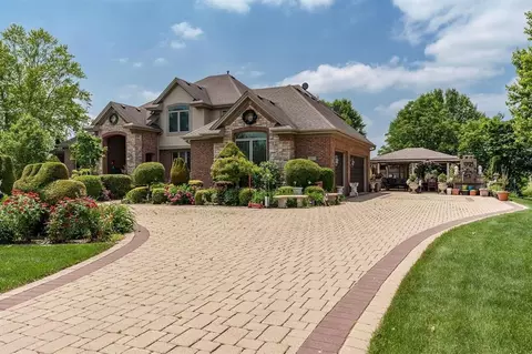 128 Titleist Trl, Poplar Grove, IL 61065