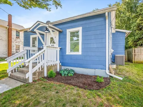 655 W Clark St, Freeport, IL 61032