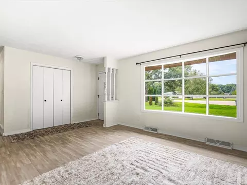 Living - 3919 Falling Leaf Dr, Rockford, IL 61109 photo 2 of 3