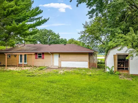 Exterior - 3919 Falling Leaf Dr, Rockford, IL 61109 photo 2 of 5