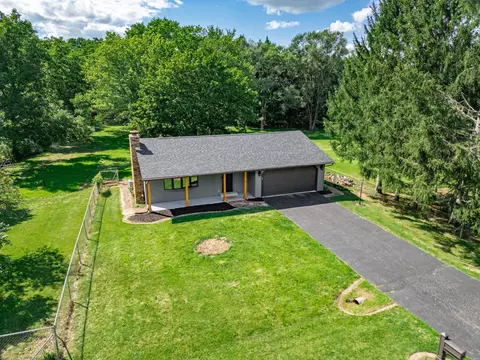 Exterior - 6816 Stardust Trl, Roscoe, IL 61073 photo 3 of 6