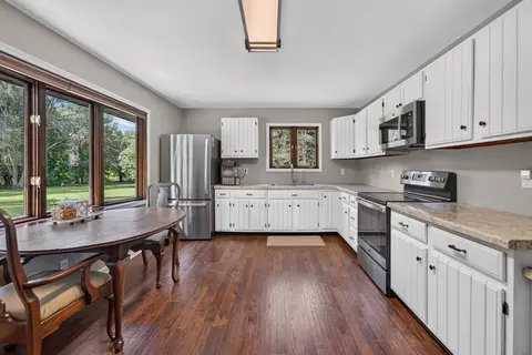 Kitchen - 6816 Stardust Trl, Roscoe, IL 61073 photo 2 of 2
