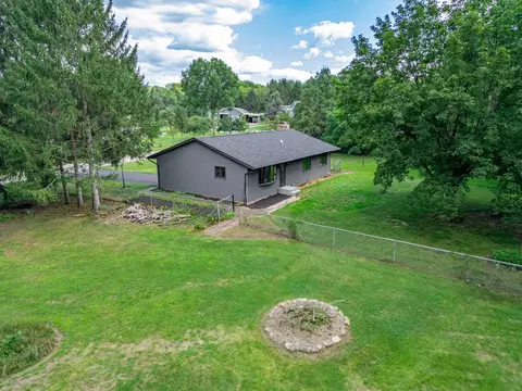 Exterior - 6816 Stardust Trl, Roscoe, IL 61073 photo 6 of 6
