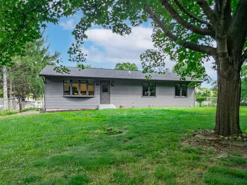 Exterior - 6816 Stardust Trl, Roscoe, IL 61073 photo 4 of 6