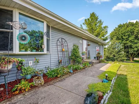 Exterior - 6353 Abernathy Way, Roscoe, IL 61073 photo 1 of 11