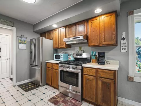 Kitchen - 6353 Abernathy Way, Roscoe, IL 61073 photo 3 of 4