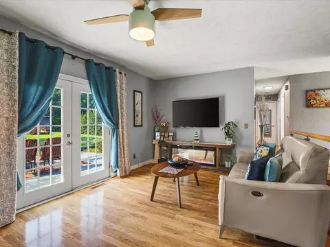 Living - 6353 Abernathy Way, Roscoe, IL 61073 photo 2 of 5