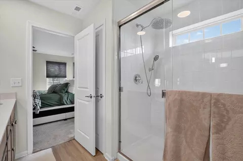 Bath - 1308 Draper Rd, Mchenry, IL 60050 photo 2 of 3