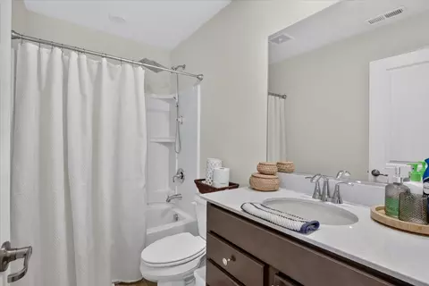 Bath - 1308 Draper Rd, Mchenry, IL 60050 photo 3 of 3