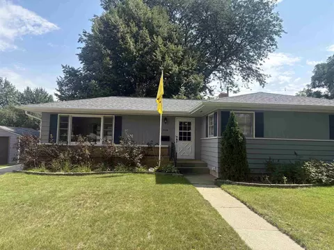 2424 Colorado Ave, Rockford, IL 61108