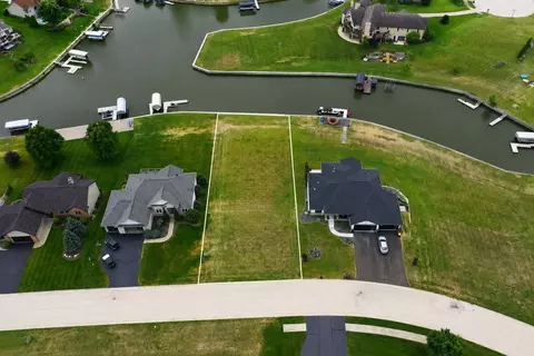 1261 Summerland Ky, Machesney Park, IL 61103