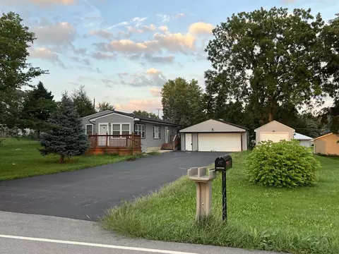 1052 Mill Rd, Rockford, IL 61108