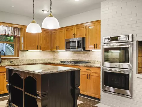 Kitchen - 4007 Landstrom Rd, Rockford, IL 61114 photo 3 of 8