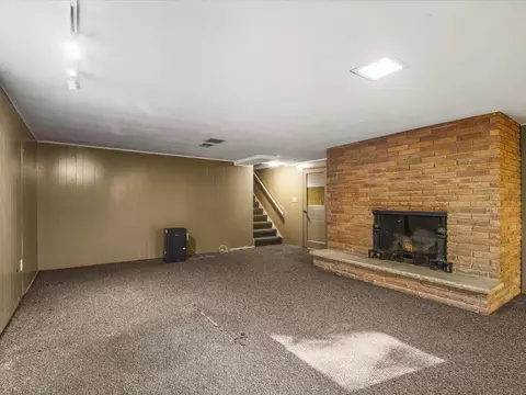 Living - 4007 Landstrom Rd, Rockford, IL 61114 photo 12 of 12