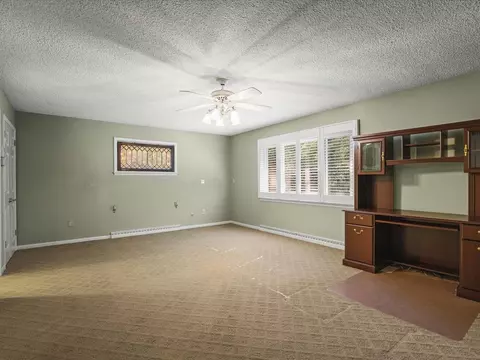 Living - 4007 Landstrom Rd, Rockford, IL 61114 photo 10 of 12