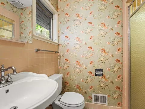 Bath - 4007 Landstrom Rd, Rockford, IL 61114 photo 7 of 7