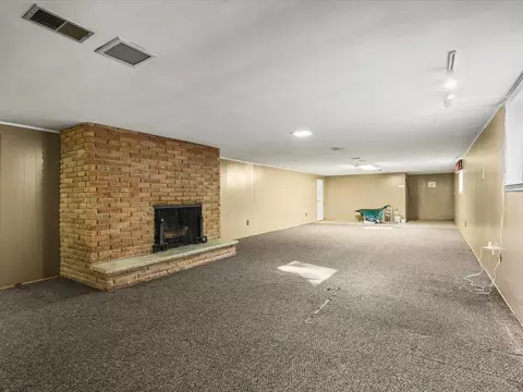 Living - 4007 Landstrom Rd, Rockford, IL 61114 photo 11 of 12