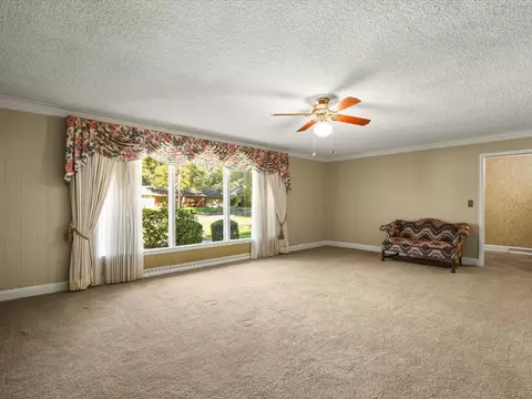 Living - 4007 Landstrom Rd, Rockford, IL 61114 photo 5 of 12
