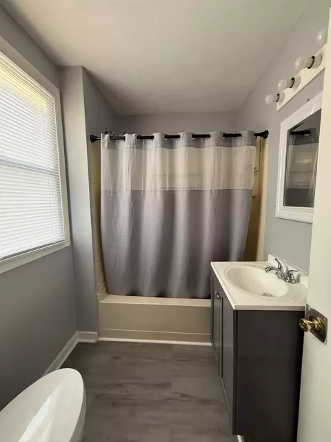 934 E Garden St, Freeport, IL 61032 photo 8