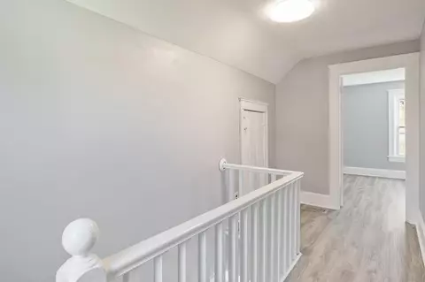 Entry Way - 934 E Garden St, Freeport, IL 61032 photo 4 of 5