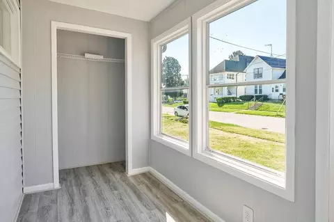 Entry Way - 934 E Garden St, Freeport, IL 61032 photo 1 of 5
