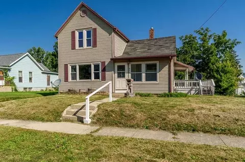 Exterior - 934 E Garden St, Freeport, IL 61032 photo 3 of 9