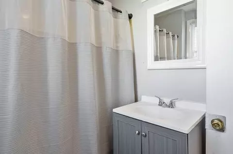 Bath - 934 E Garden St, Freeport, IL 61032 photo 2 of 2