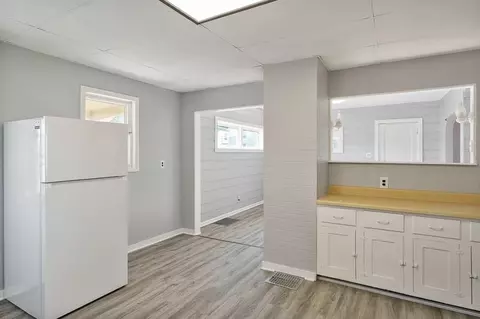 Entry Way - 934 E Garden St, Freeport, IL 61032 photo 3 of 5