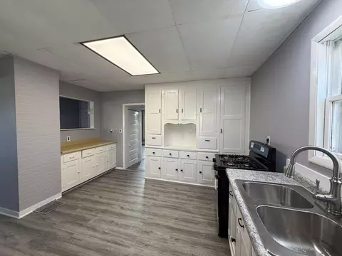 934 E Garden St, Freeport, IL 61032 photo 4