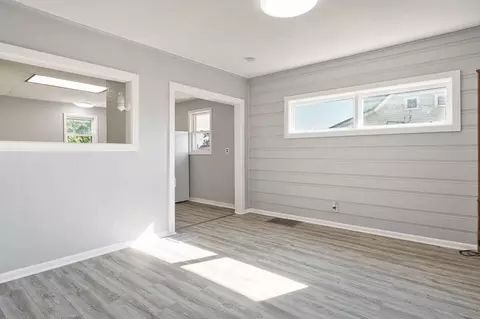 Living - 934 E Garden St, Freeport, IL 61032 photo 5 of 6