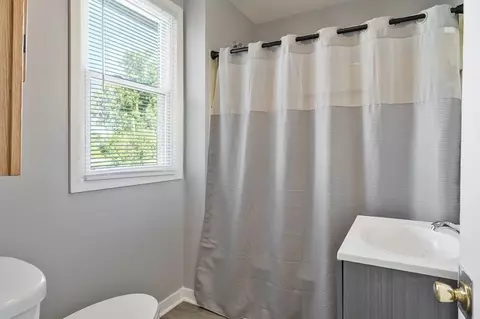 Bath - 934 E Garden St, Freeport, IL 61032 photo 1 of 2