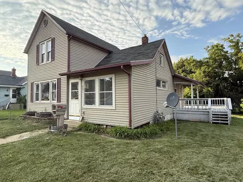 934 E Garden St, Freeport, IL 61032 photo 2