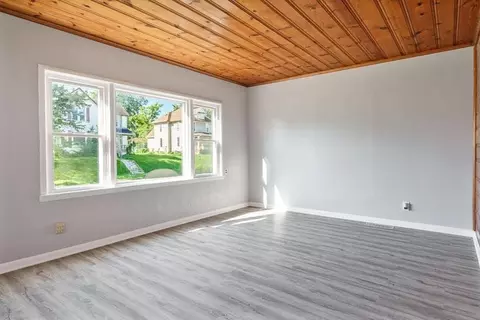Living - 934 E Garden St, Freeport, IL 61032 photo 1 of 6