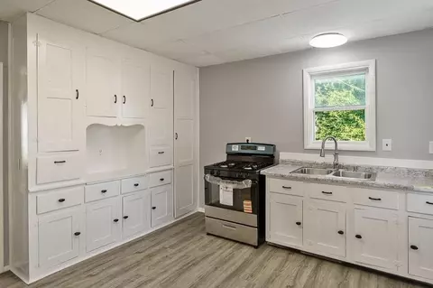 Kitchen - 934 E Garden St, Freeport, IL 61032 photo 1 of 2
