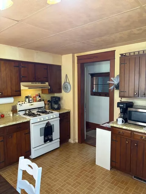 Kitchen - 10766 3rd St, Roscoe, IL 61073 photo 2 of 3